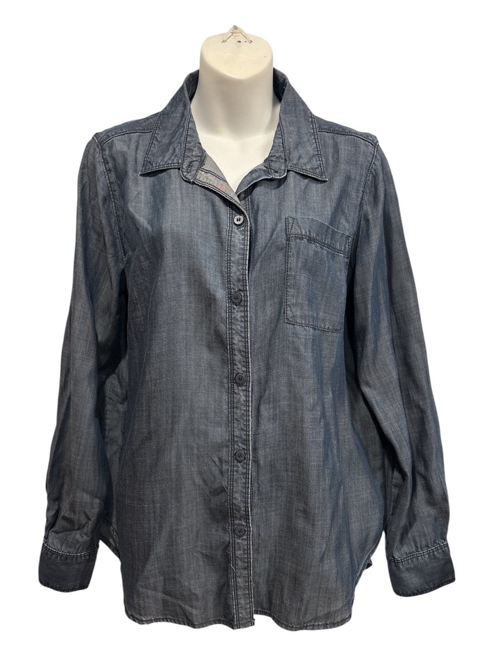 Liz Claiborne Lightweight Denim-Look Button Shirt  in Chambray Blue size medium